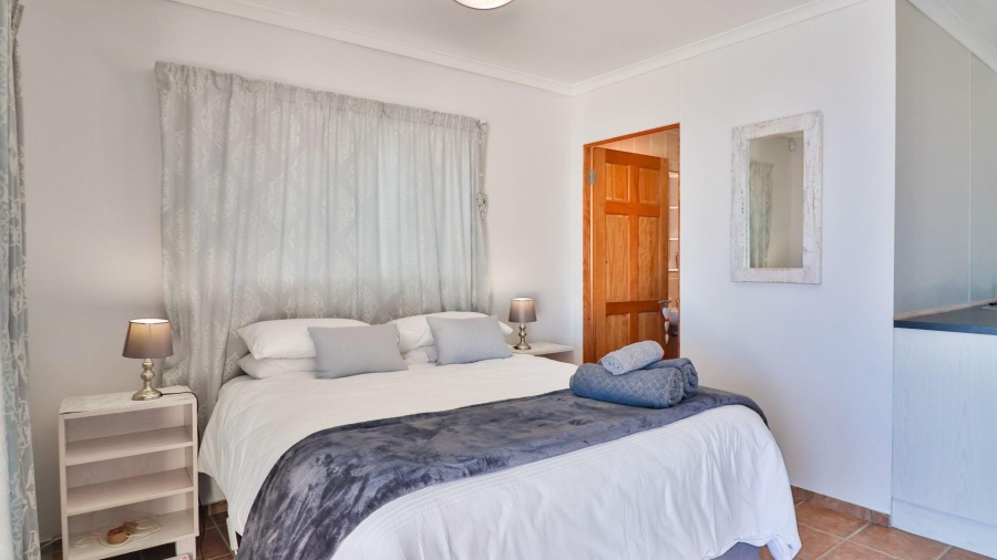 5 Bedroom Property for Sale in De Kelders Western Cape